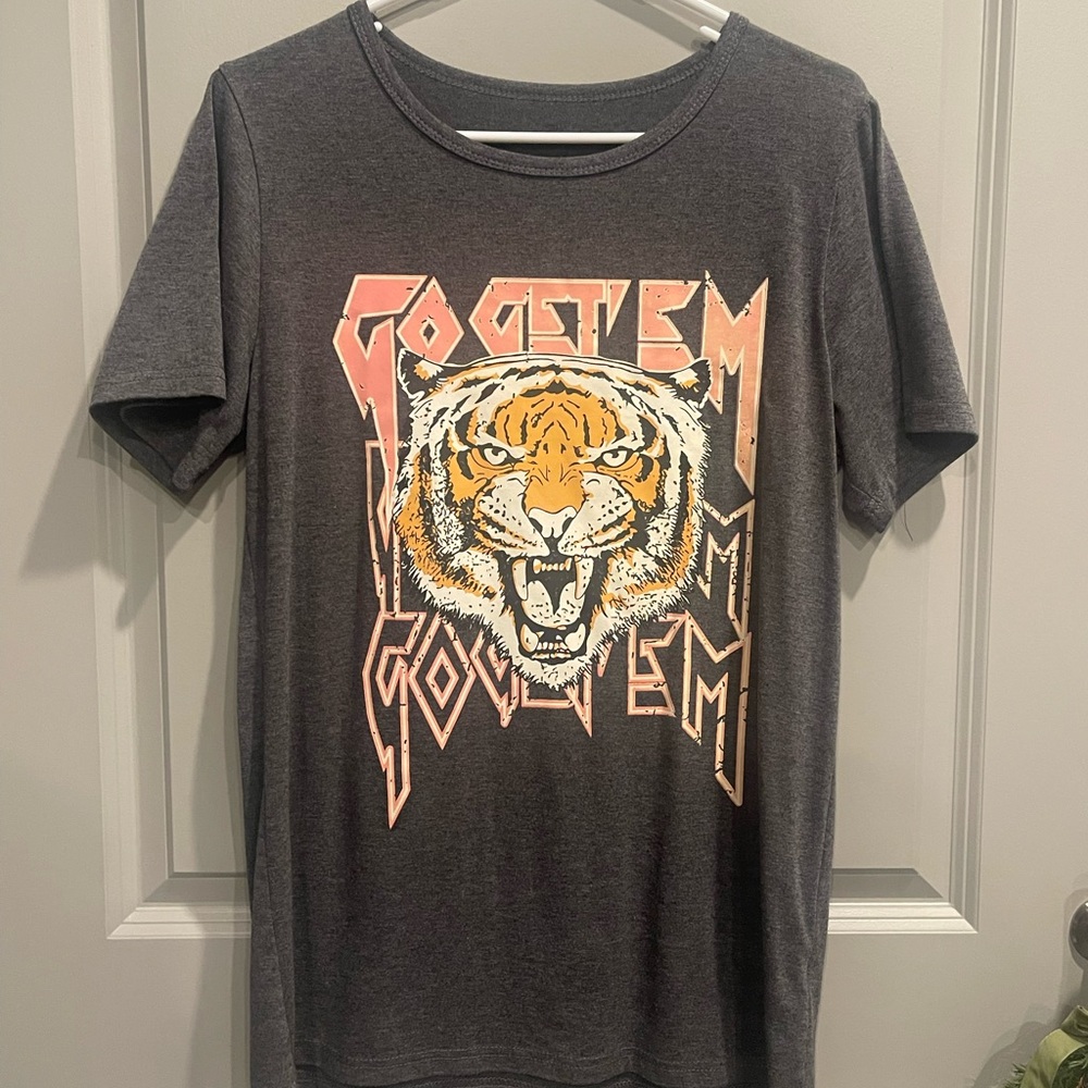 Gray Graphic T-Shirt with Tiger Design